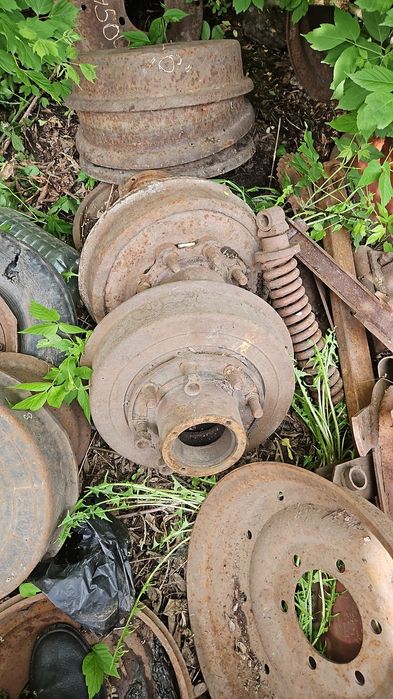 Ступицы   и диски колес  рабочие и новые разные