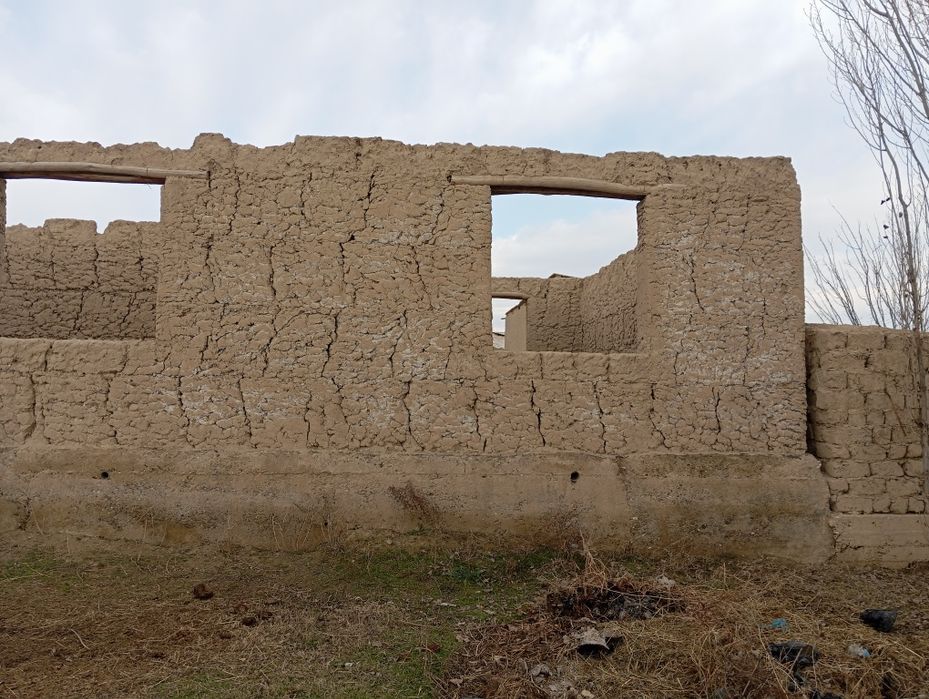 Жиззах Сулахлида Е́р Майдони 6 сутик 4хона пахсадан кутарилганСотилади