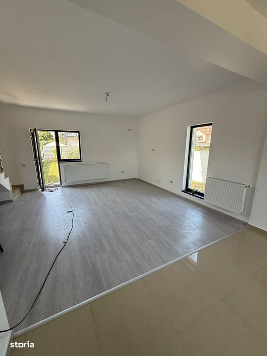 Casă de vânzare cu 3 camere și mansardă, toate utilitatile.