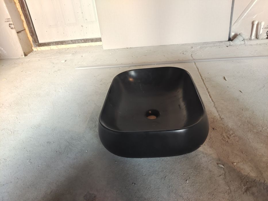 Раковина черная крутая