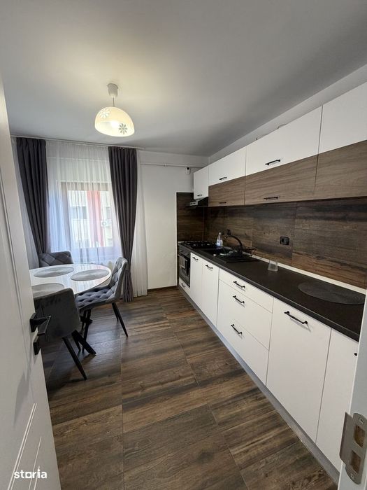 Apartament 3 camere de închiriat. Direct proprietar.