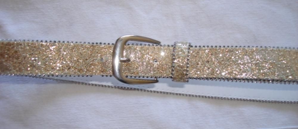 Различни и ефектни дамски колани