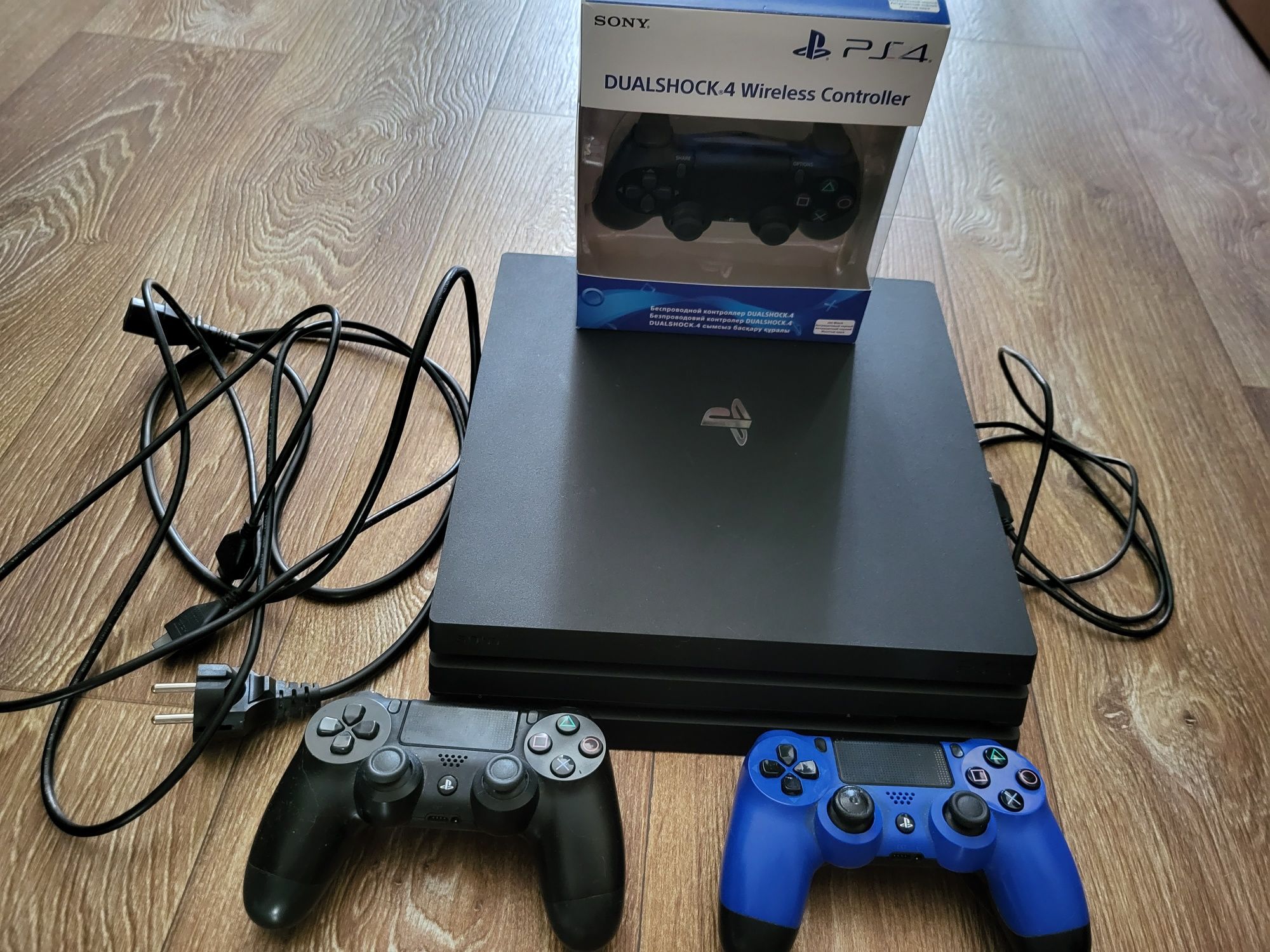 Sony Playstation 4 Pro 1Tb ,2 джойстика ,игры в PS store: 150 000 тг. -  Приставки Петропавловск на Olx