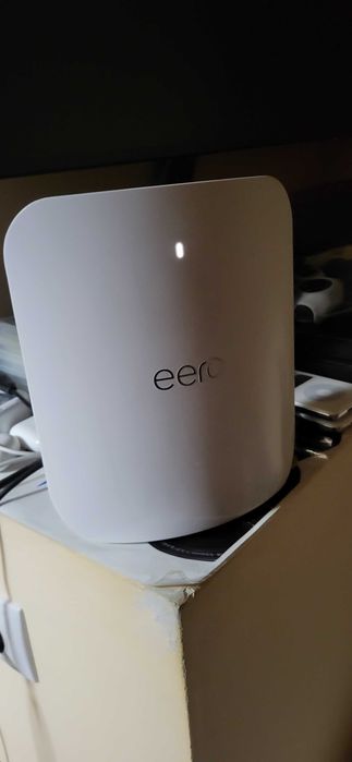 Router WiFi Amazon EERO Max 7 Mesh, 10 Gbps Ethernet, Acoperire de pana la 230 m2 conexiuni la peste 250 de dispozitive ,Ultima genatie