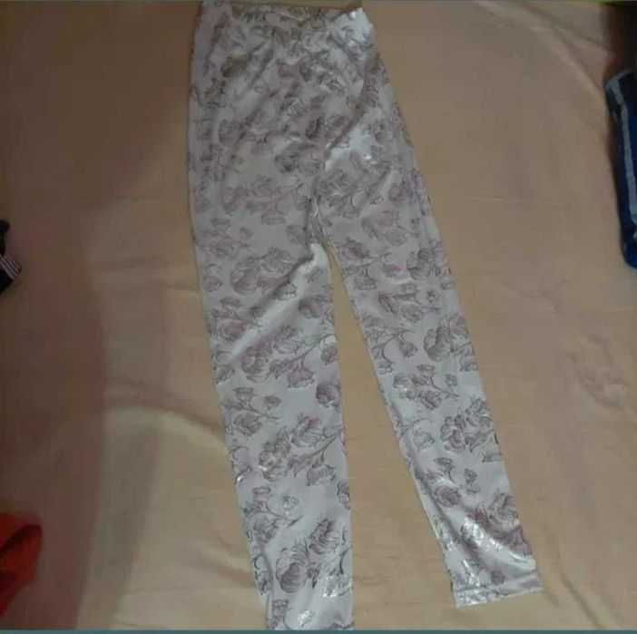 Colant alb imprimeu floral argintiu