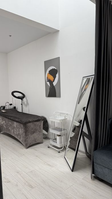 Продам зеркало с подсветкой