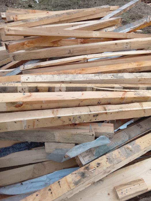 Brus sotiladi taxta sotiladi 8 sm-10sm 3 metrdan 6 metrgacha