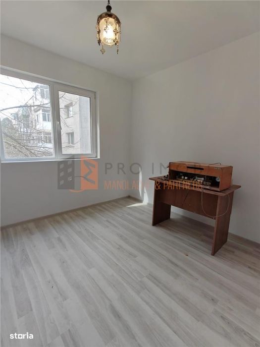 Apartament 3 camere cf 1 semidecomandat zona Micro 3
