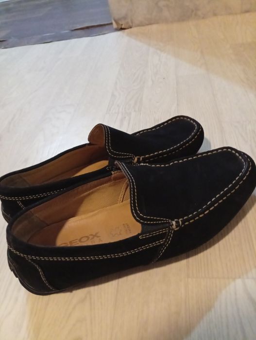 Продавам  официални обувки