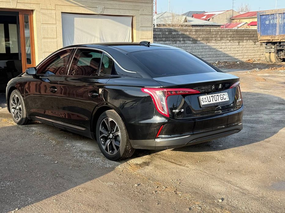 Автомобиль Хонжи.