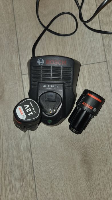 Incaecator Bosch 12V model AL1115 CV