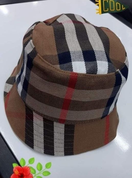 Palarii unisex, mărime universala, logo brodat, diverse nuanțe, saculet, etichetă