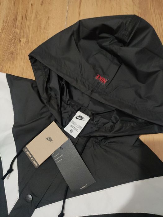 Geaca pelerina Nike mărimea L/XL damă sau M/L bărbați