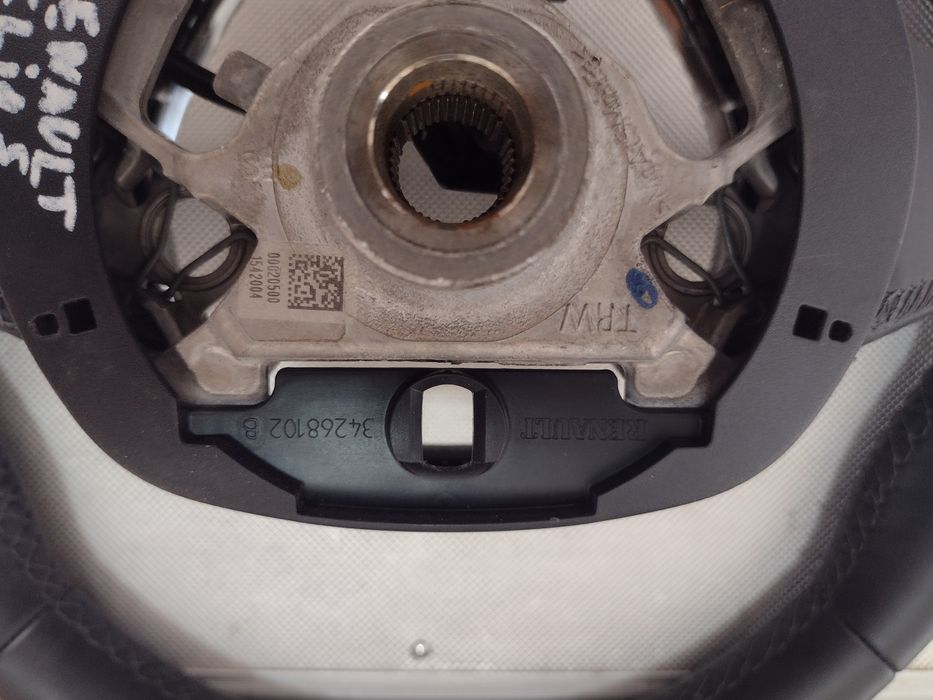 Продавам волан без airbag за renault clio 5