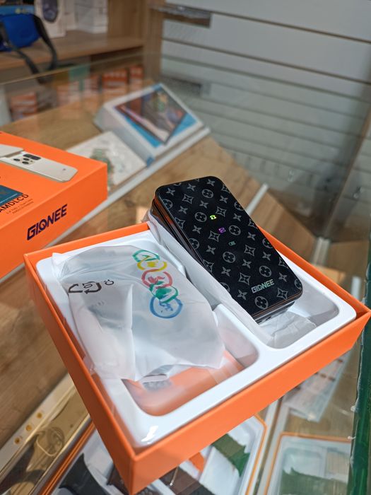 Flip 14 pro (3) ta sim karta tushadi va fleshka