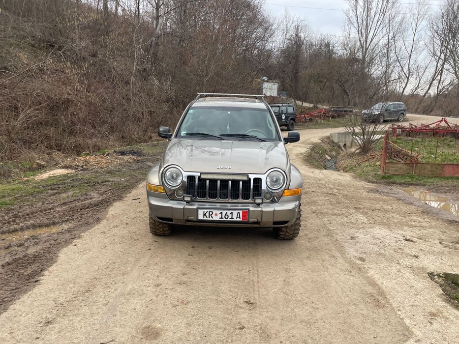 Vand sau schimb jeep cherokee crd