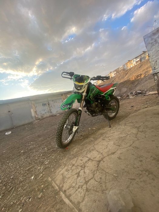 Продам мотоцикл эндуро 250куб