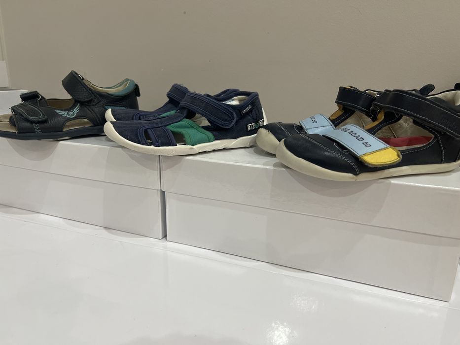 Продаю обувь в садик