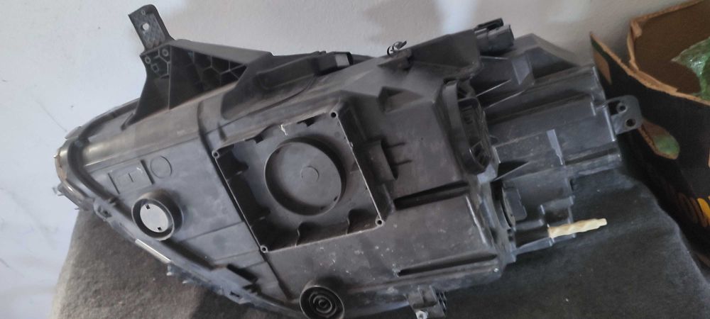 Far dreapta ford puma led fara defect