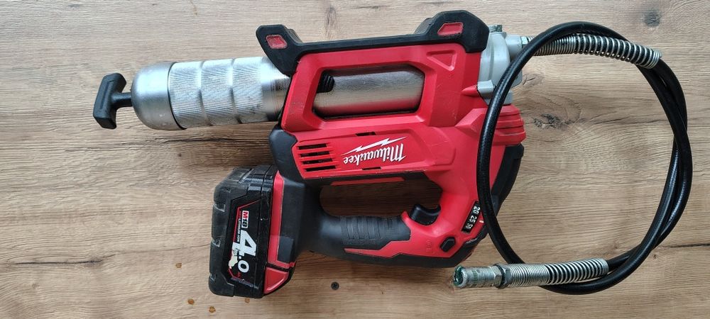 Gresor Milwaukee gg + baterie 4 amperi