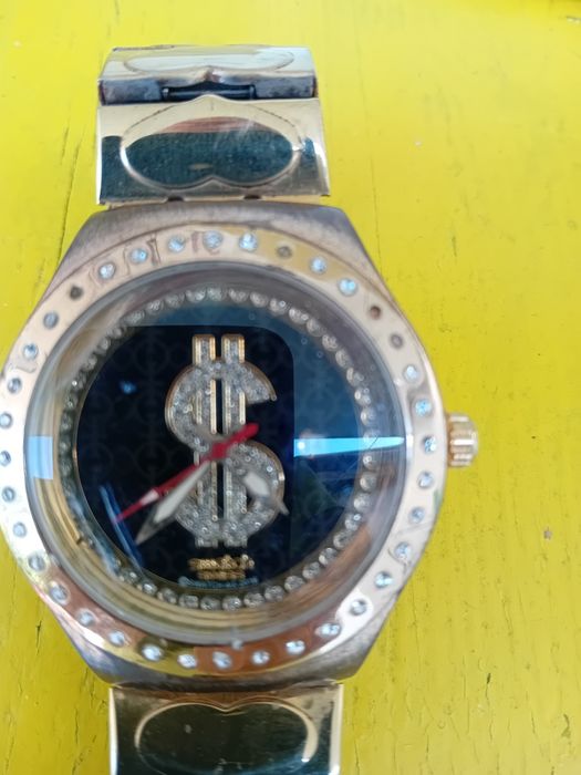 Швейцарски рядък часовник.SWATCH SWISS, SWATCH AG 2016. златист.