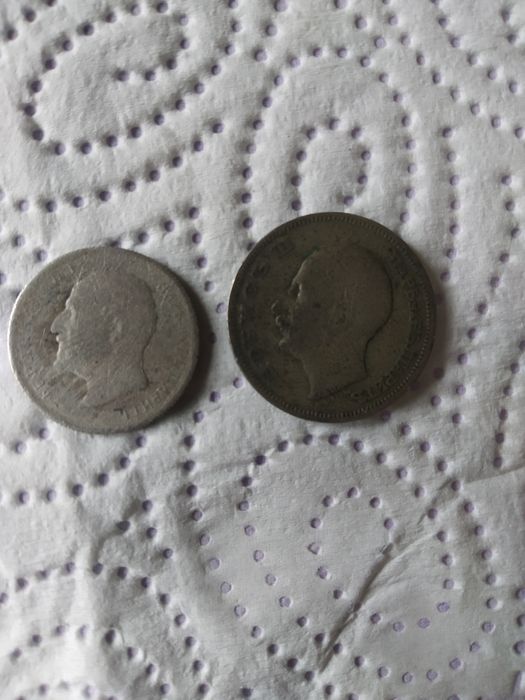 Монети за материал и значки