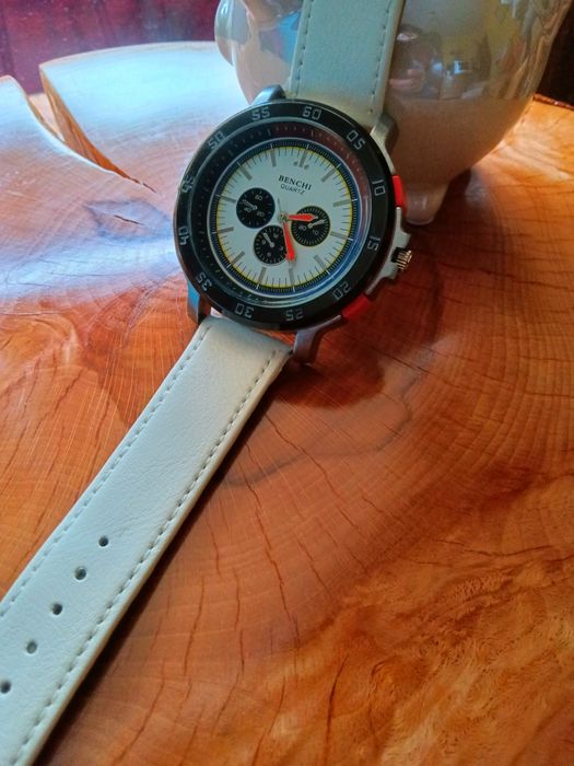 Мъжки часовник бяла  с кожена каишка