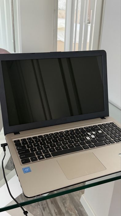 Laptop Asus -utilizat, stare perfecta de functionare