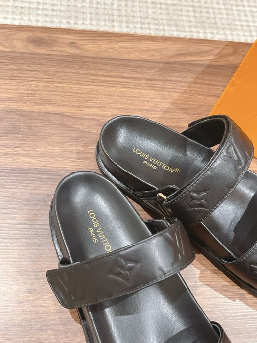 Papuci/Slapi Louis Vuitton Calitate Premium