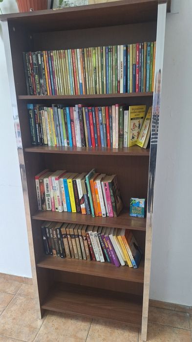 Библиотечен шкаф с 5 рафта