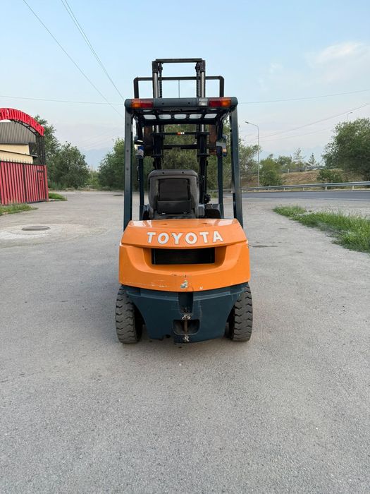 Вилочный Погрузчик Toyota 7FG25