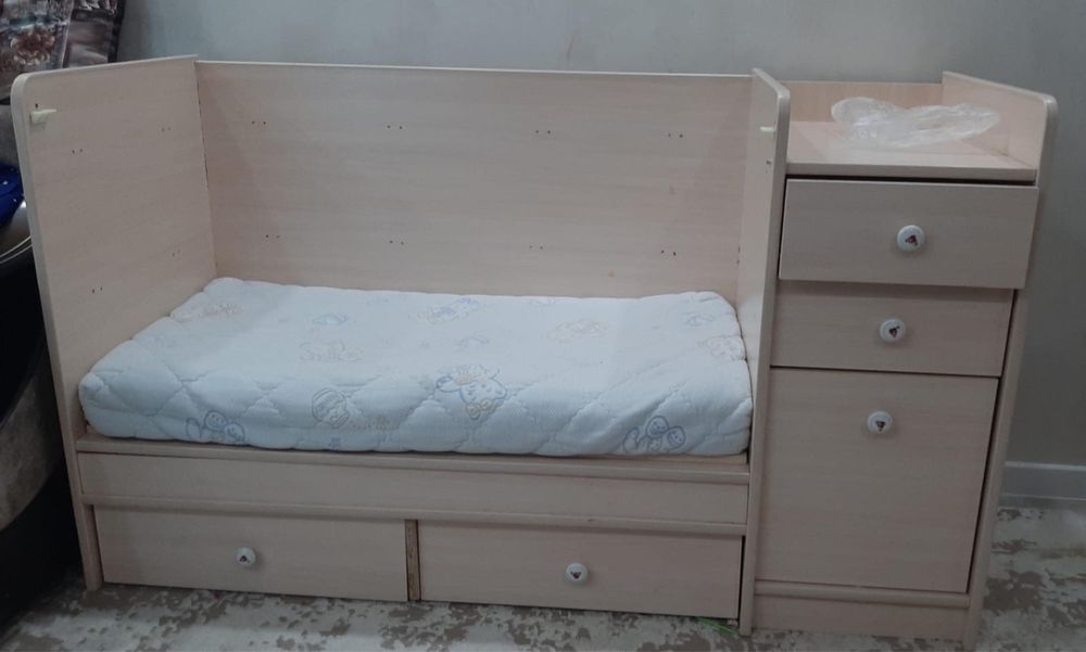 Детская кроватка