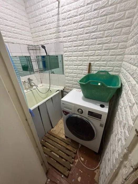 Бодомзор метро олдида 2 хонали квартира ижарага берилади. Срочно.