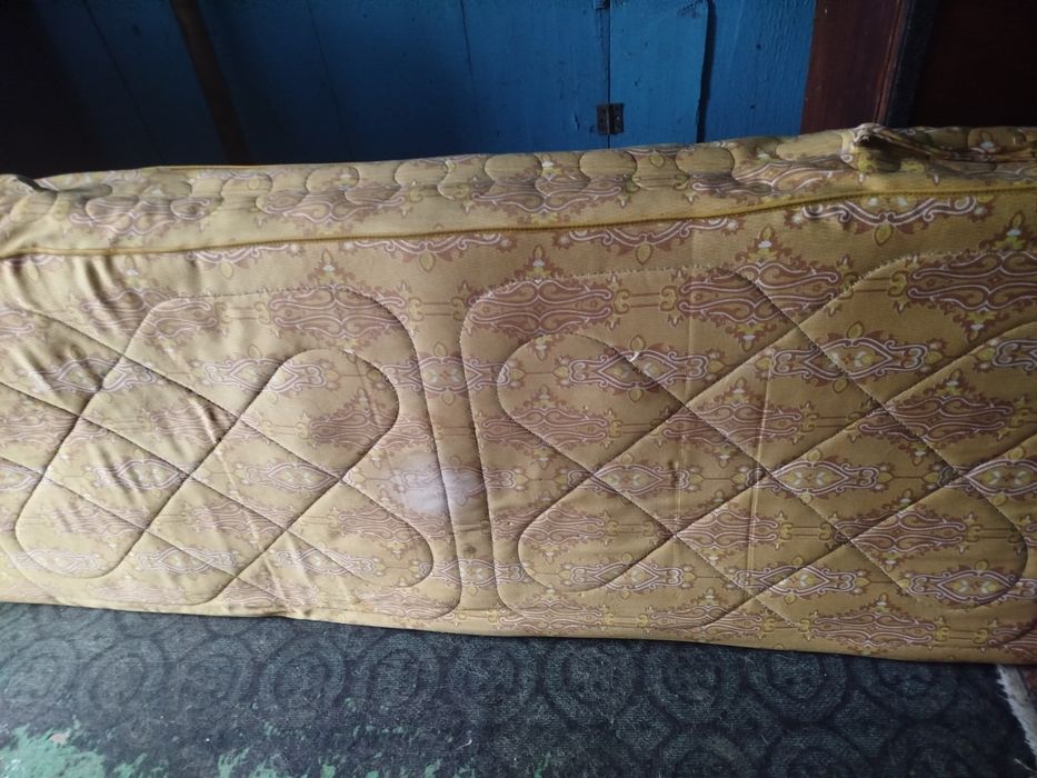 Отдам два матраса