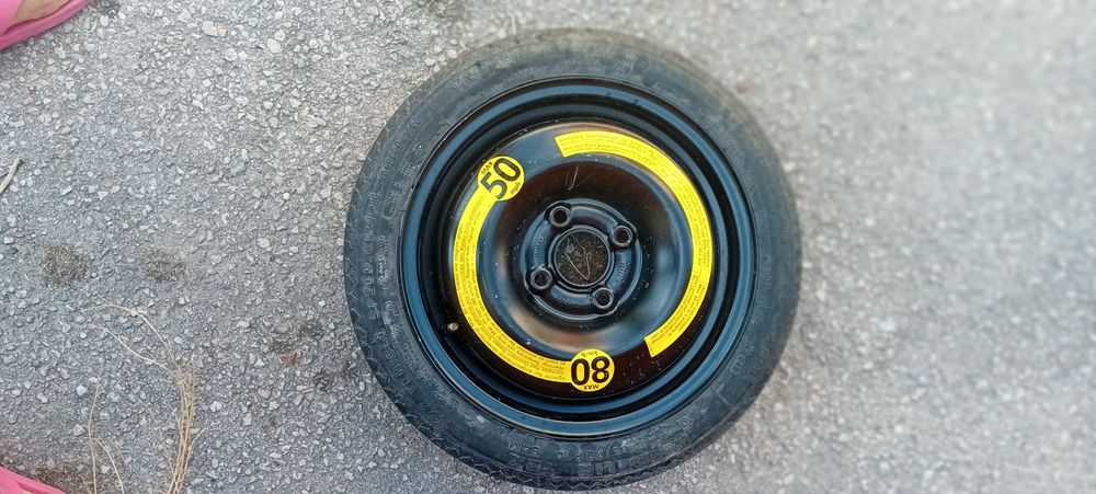 Резервна гума( патерица) - Michelin за Фолцваген Поло и подарък крик.