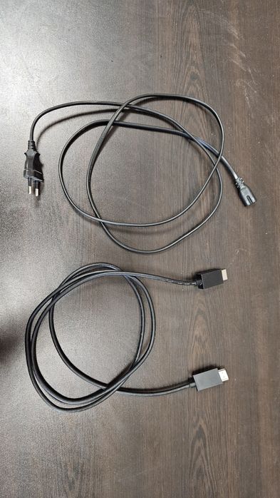 Плейстейшън 5 с два джойстика