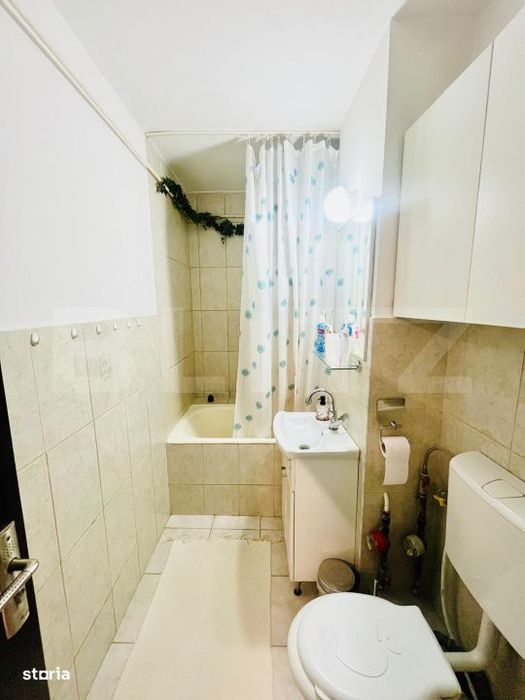 Apartament decomandat de vanzare zona Rogerius