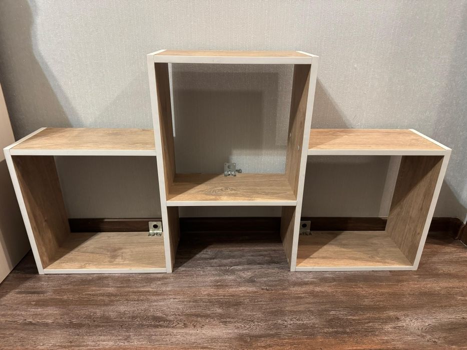 Полка на стенну 3ех ступенчатая .