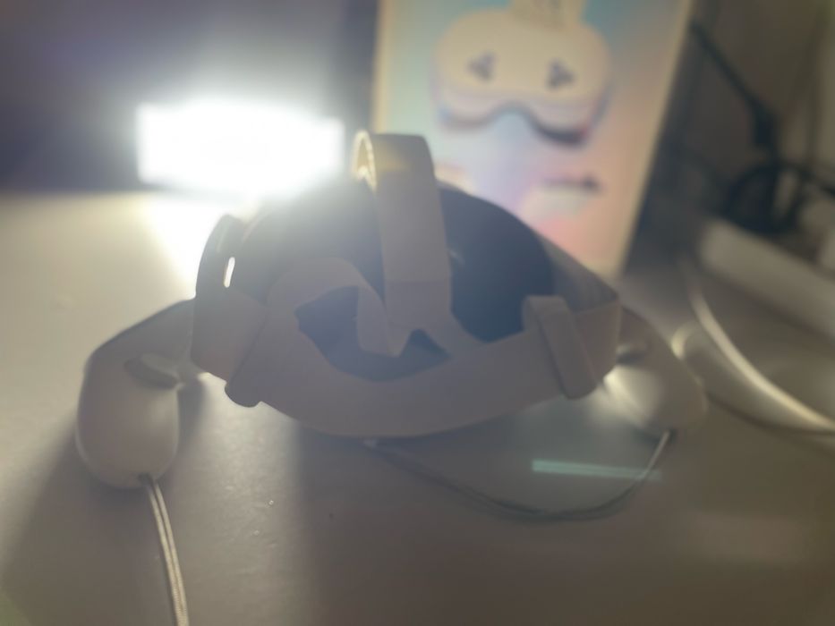 Vand schimb Oculus quest 3s tot in garatie folosit putin