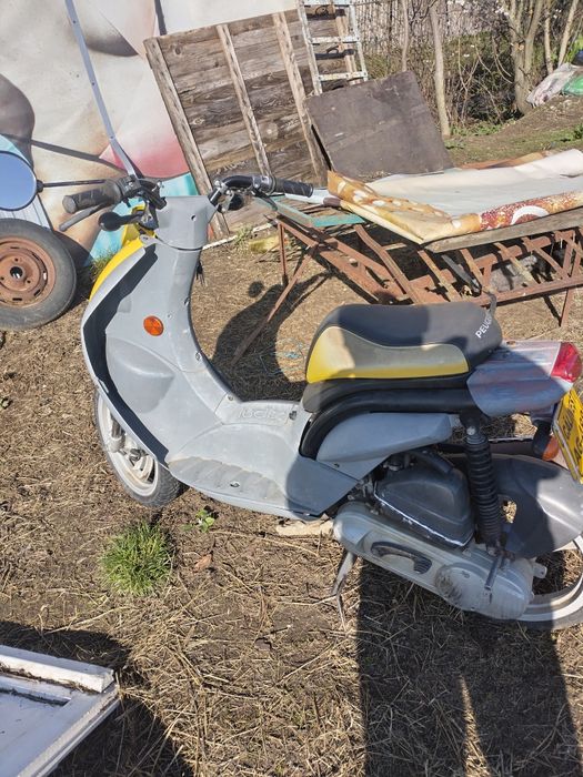 Vând moped Peugeot