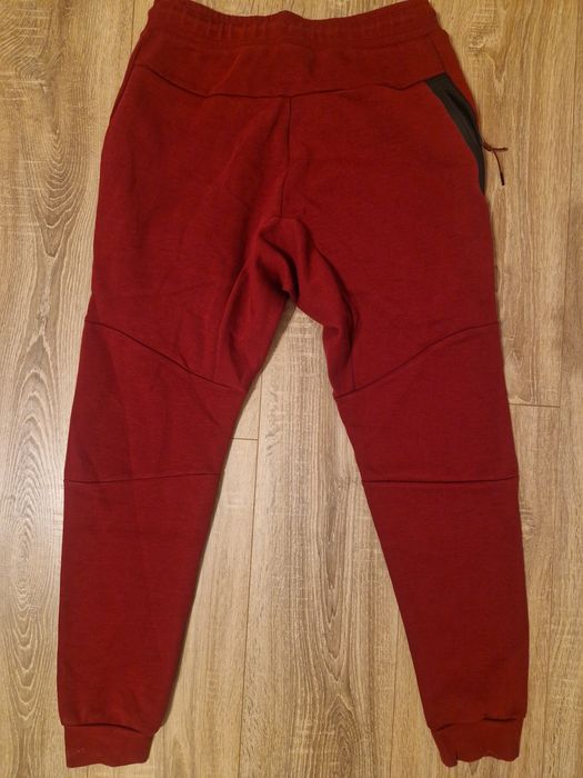 Pantaloni Nike Tech