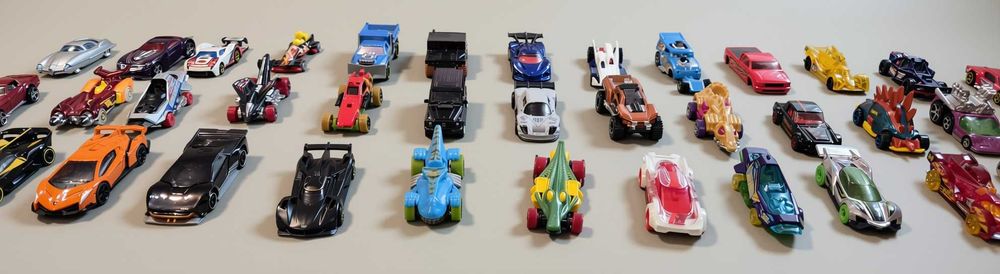 Colecție Mașinuțe Hot Wheels / Matchbox – Lot 52 bucăți