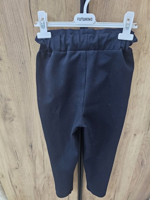 Продам школьное брюки на девочку.