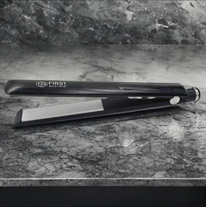 Преса за коса FIRST  с мощност 45W и керамично покритие