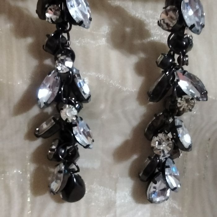 Продам серьги, 1300 за одну пару.