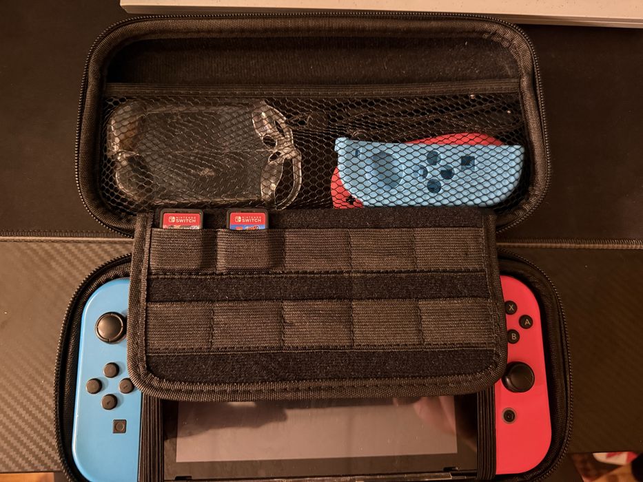 Конзола Nintendo Switch (with neon red & neon blue joy-cons)