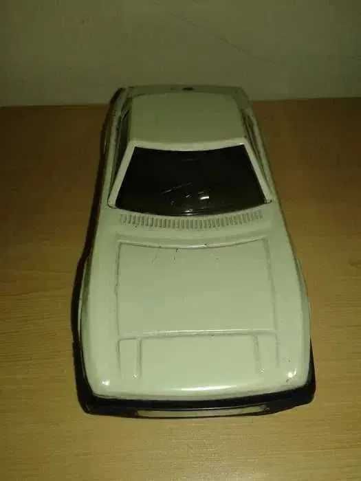 Masinuta fabricata din tabla anii 80