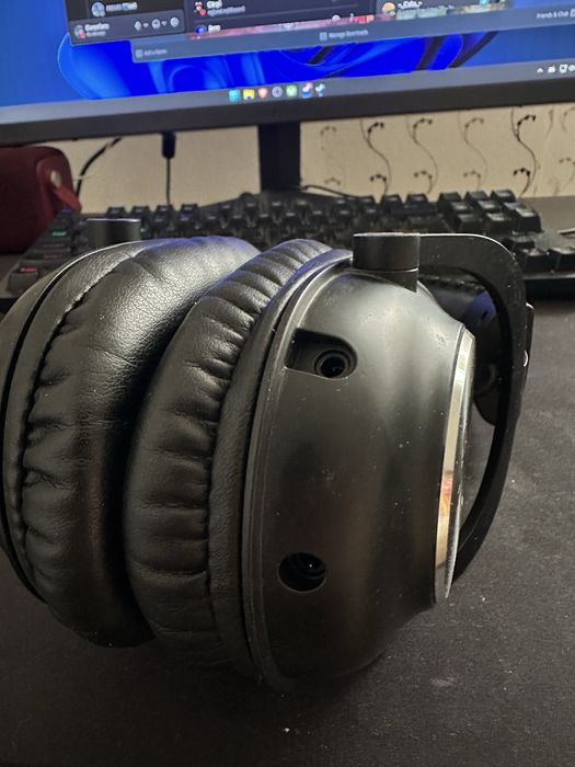 Vand 2 perechi de casti logitech g pro si hyperx cloud alpha