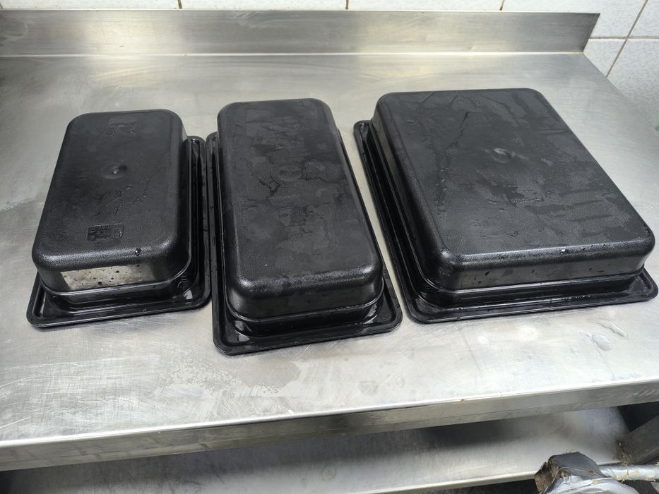 Хладилна витрина (настолна) и гастрономи от черен поликарбонат