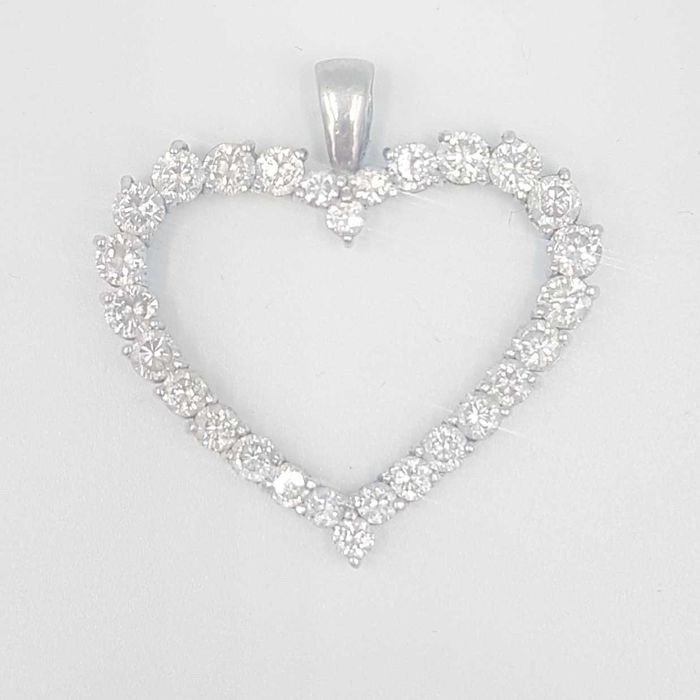 Superb pandantiv inimioara din argint si zirconii